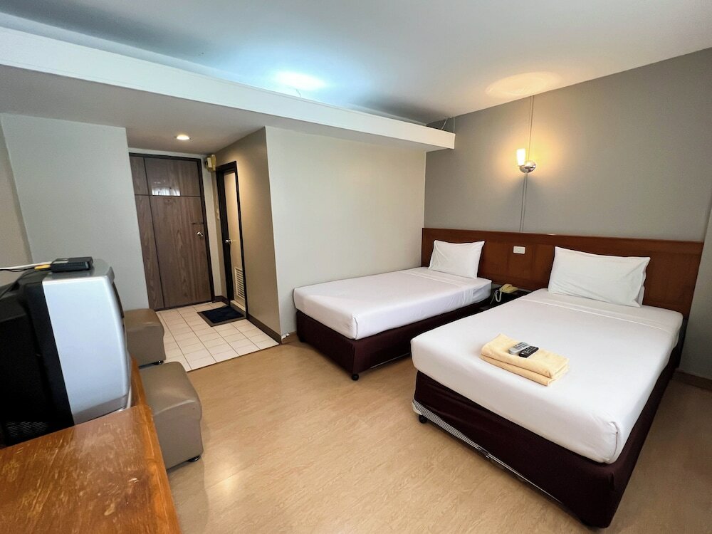 Фото Srivichai Hotel