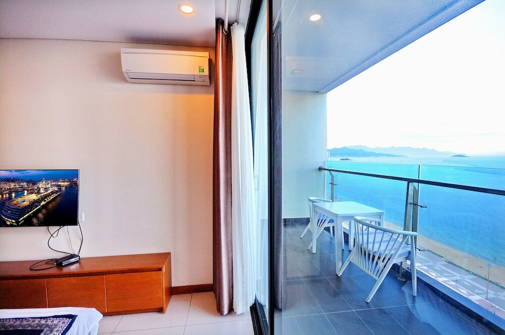 Фото Holi Beach Hotel & Apartments