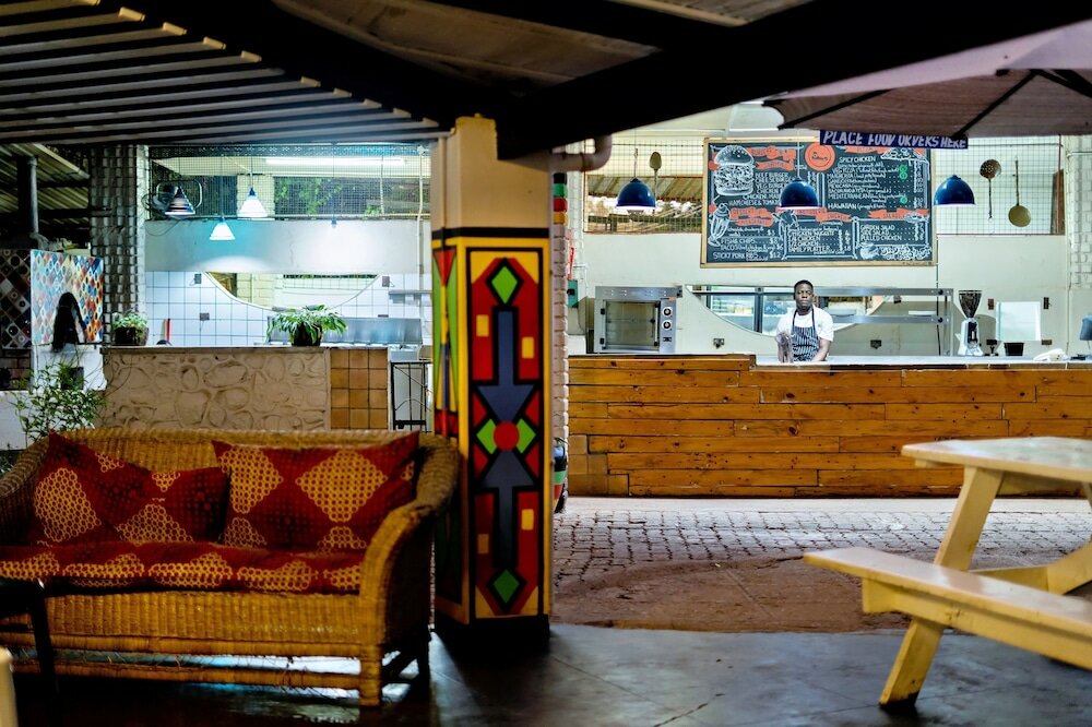 Фото Shoestrings Backpackers & Bar