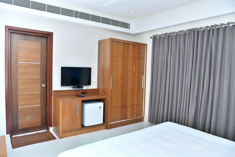 Фото Navaratna Inn A Luxury Hotel