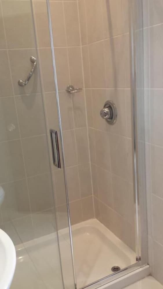 Фото The Dolphin Hotel