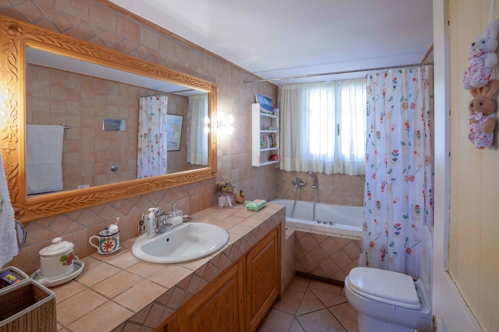 Фото Beautiful mini eco farmhouse