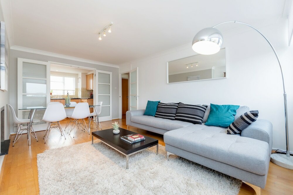 Фото Holland Park Heights by BaseToGo