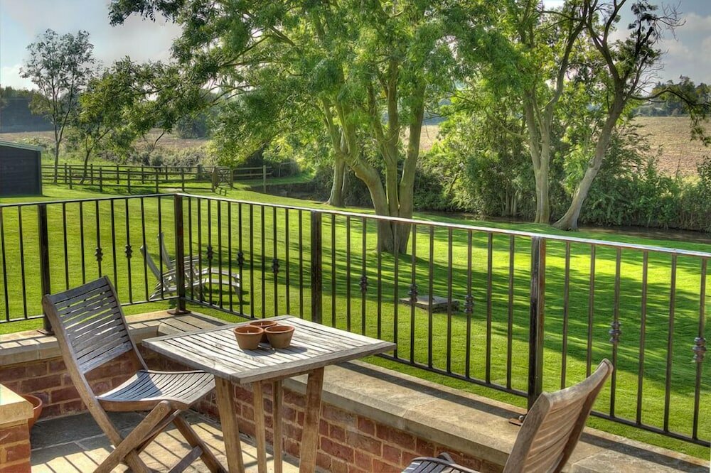 Фото Goss Hall Bed & Breakfast