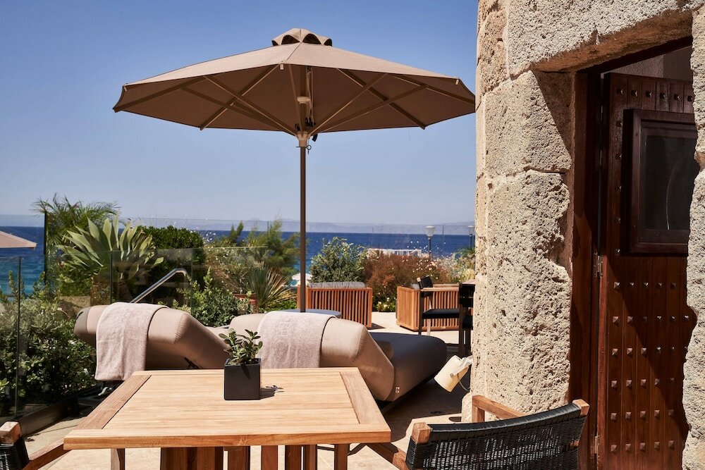 Фото Bellevue On The Beach Suites