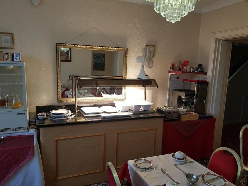 Фото The Ellesmere Hotel