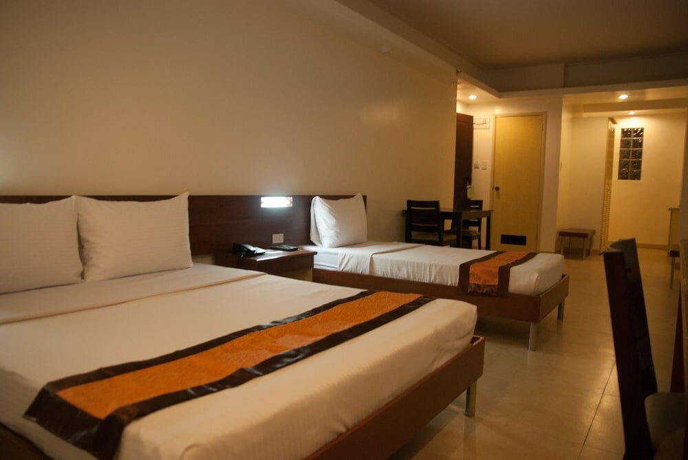 Фото M Suites Hotel