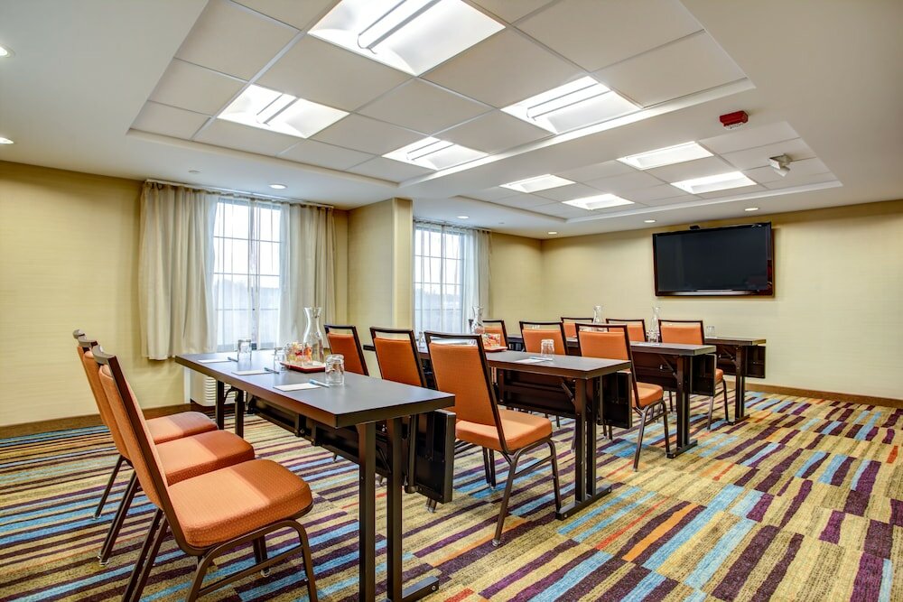 Фото Fairfield Inn & Suites Springfield Holyoke