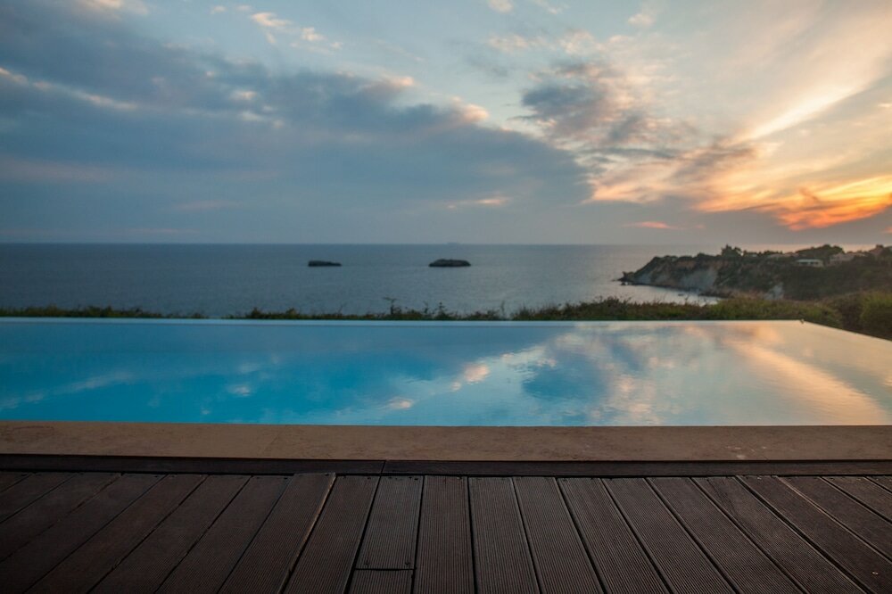 Фото Absolute Villa by Stylish Stays