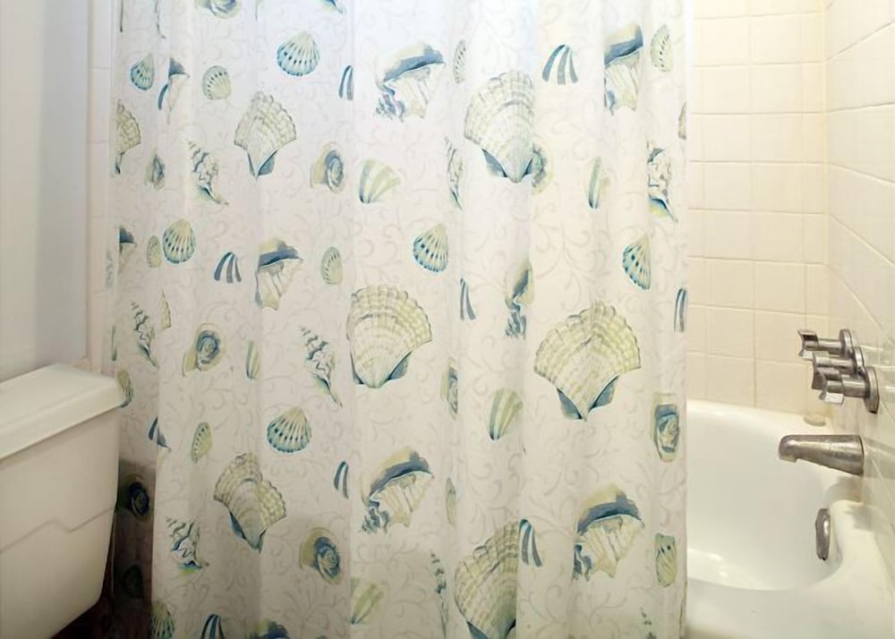 Фото Salty Bungalow Madison