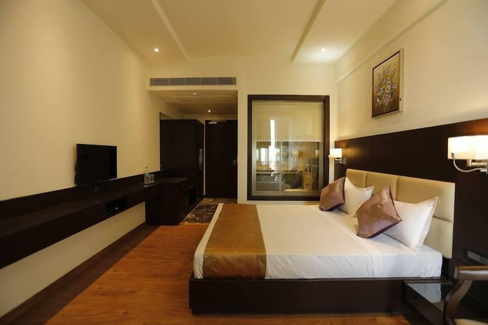 Фото Mango Hotel Agra