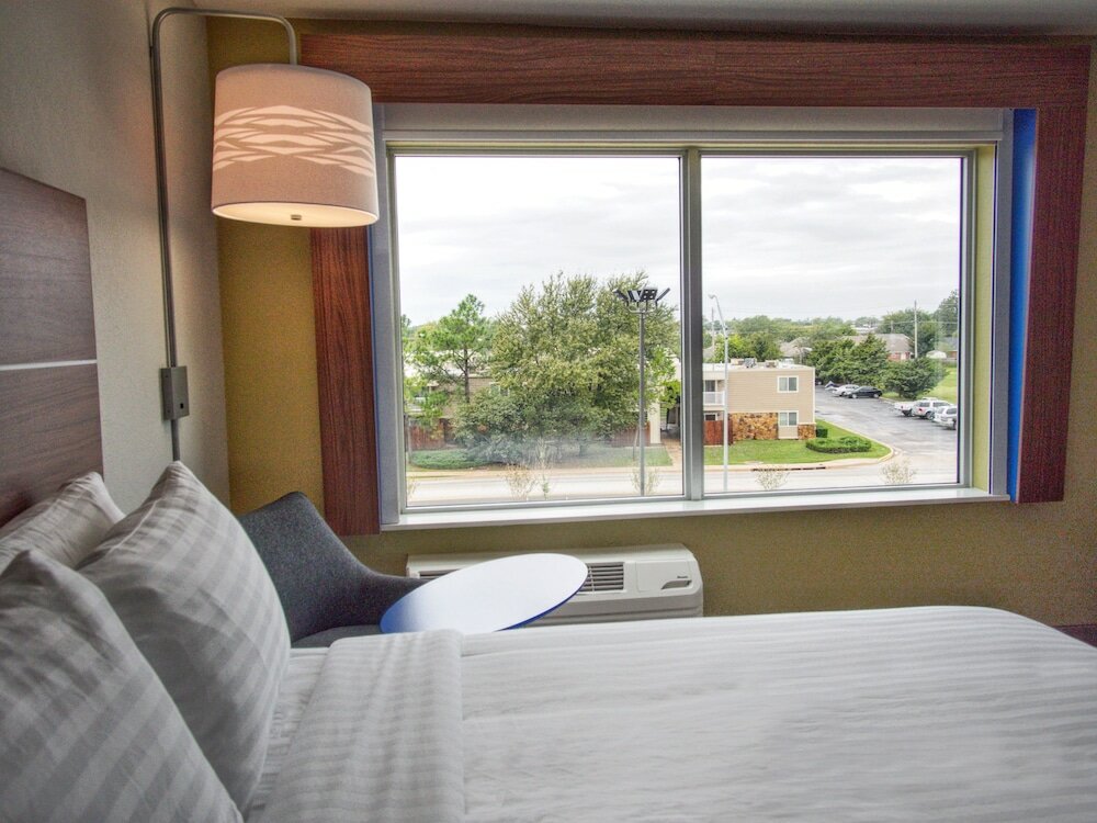 Фото Holiday Inn Express & Suites Moore, an Ihg Hotel