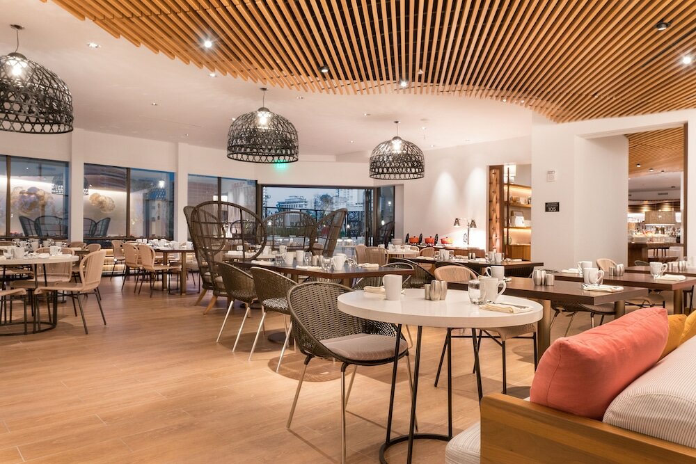 Фото Hyatt Centric Waikiki Beach