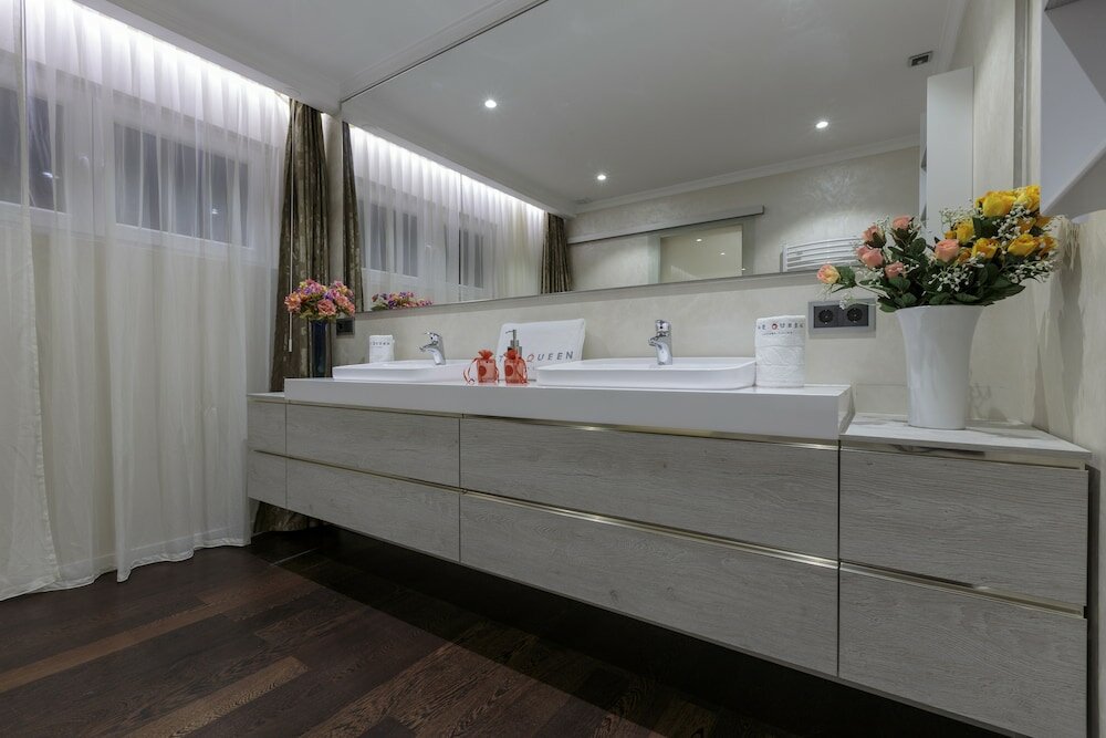 Фото The Queen Luxury Apartments Villa Vinicia