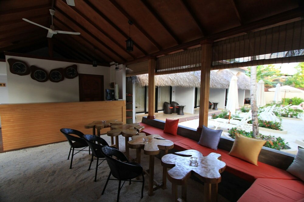 Фото Local Island Inn