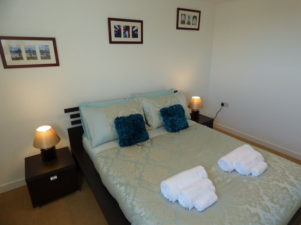 Фото The Barony Suite Apartment