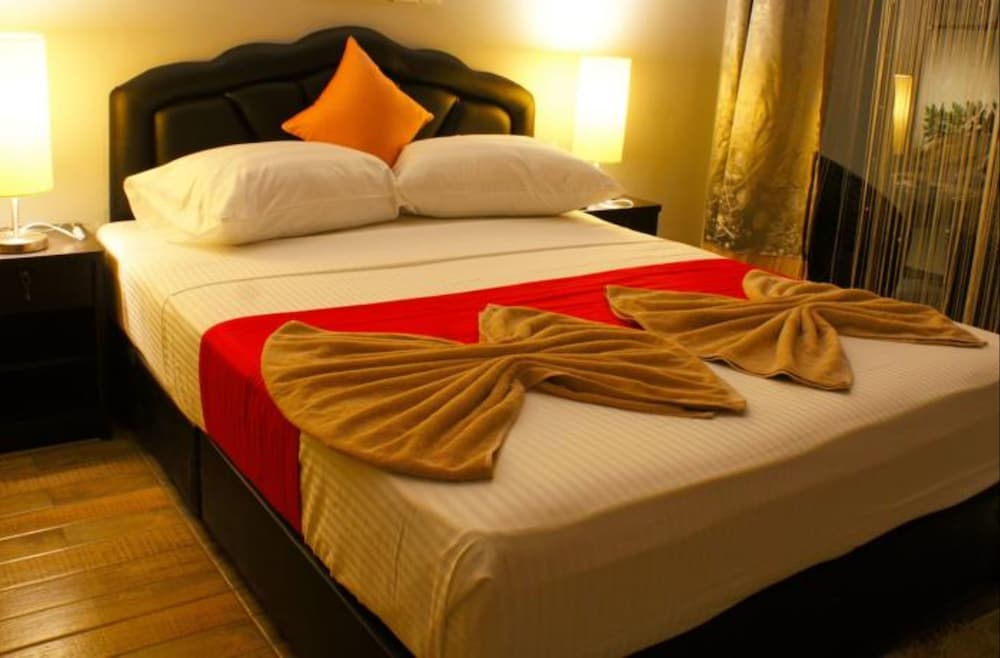 Фото Local Island Inn