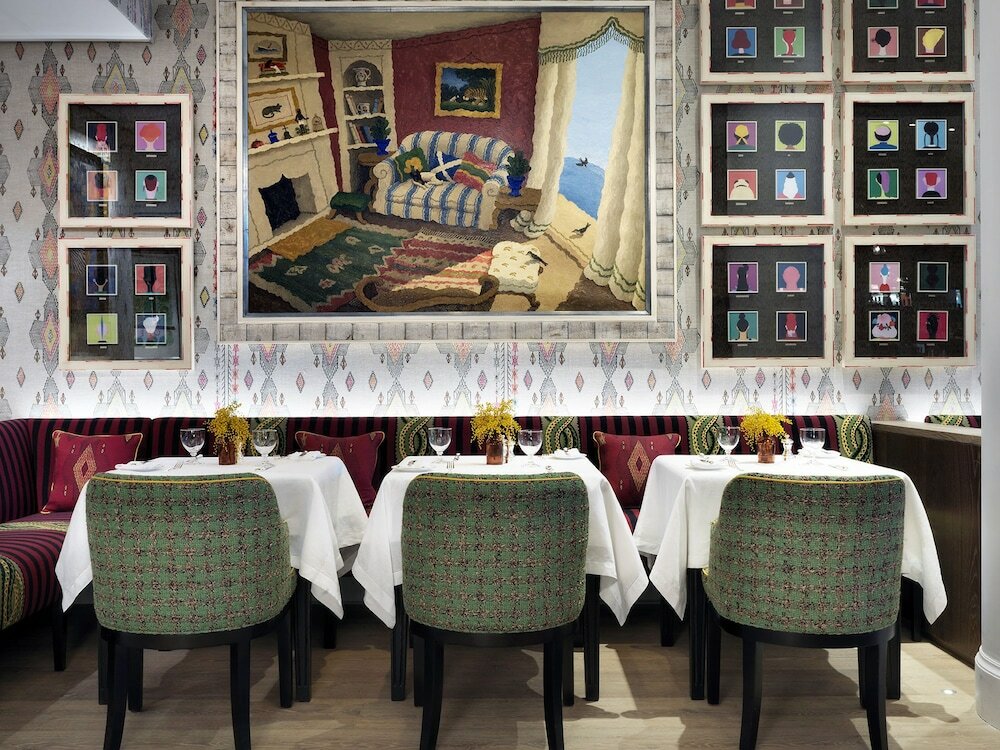 Фото The Whitby Hotel