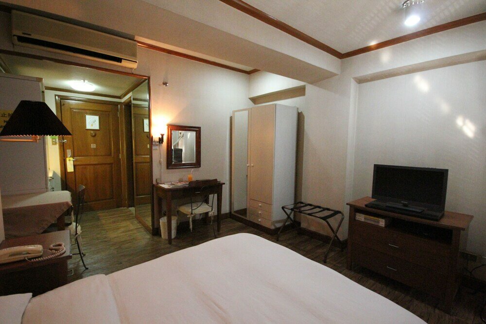 Фото Corporate Executive Orient Suites