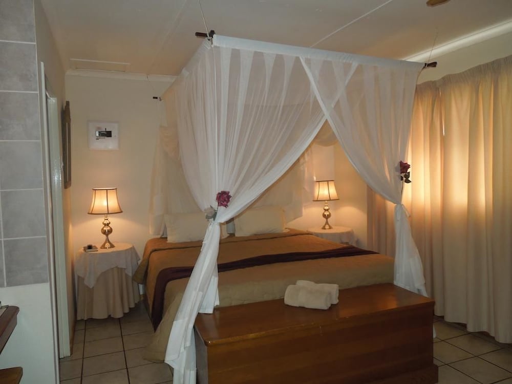 Фото Lilac Lodge Purple House