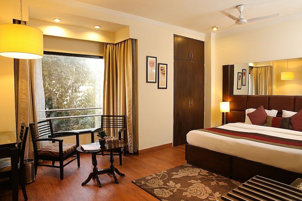 Фото Ahuja Residency Cyber City I