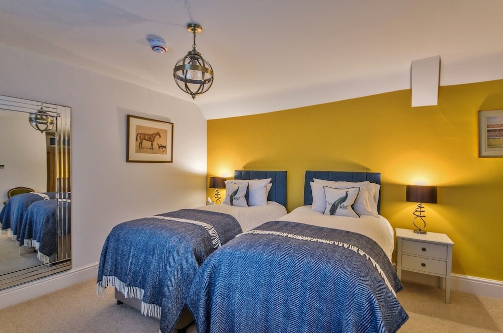 Фото Marlborough Arms Hotel