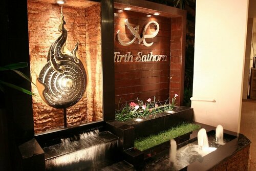 Гостиница Mirth Sathorn Hotel в Бангкоке