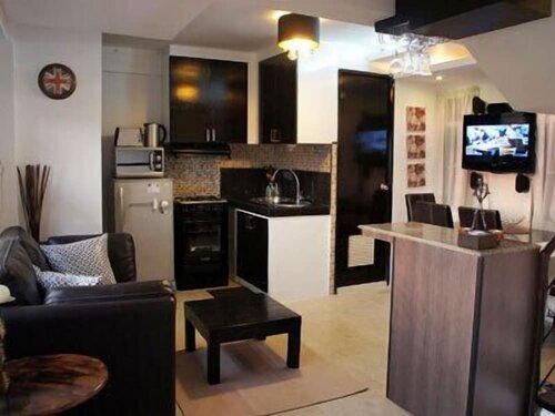 Гостиница Jlt Condo Units в Кесон-Сити