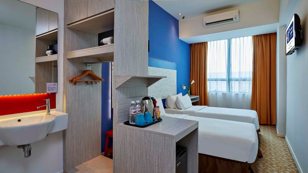 Фото Holiday Inn Express & Suites Johor Bahru