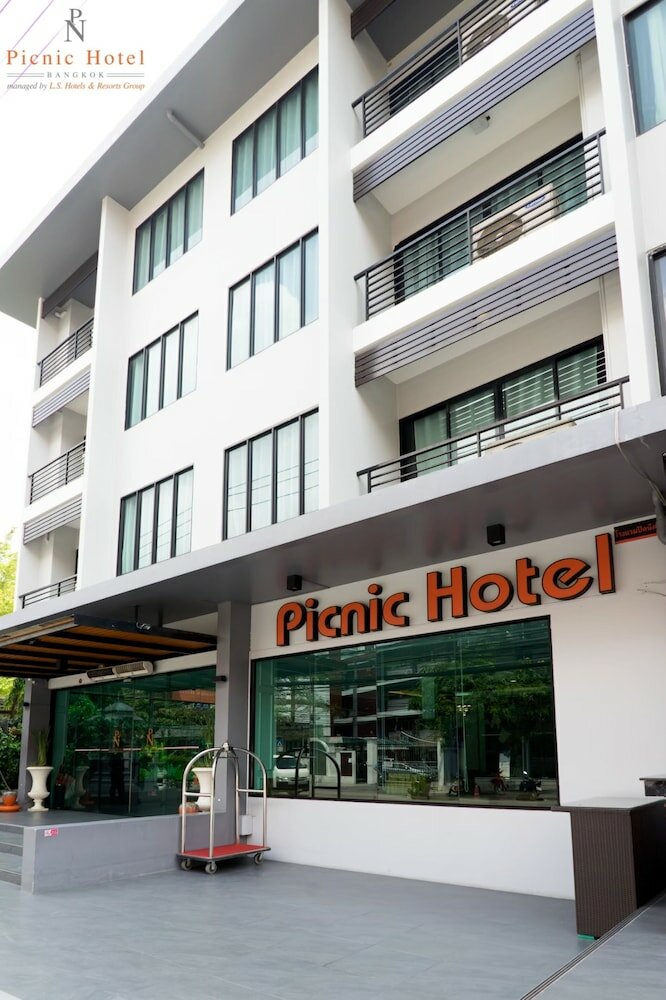 Фото Picnic Hotel Bangkok - Rang Nam
