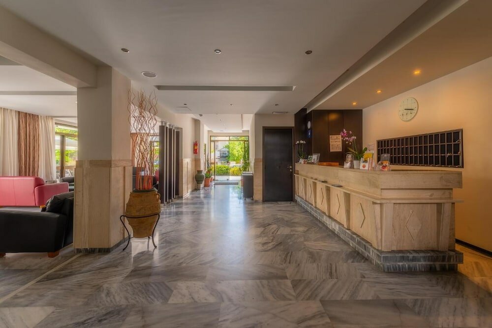 Фото Paritsa Hotel