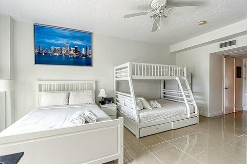 Гостиница Private Apartments at the Casablanca в Майами-Бич