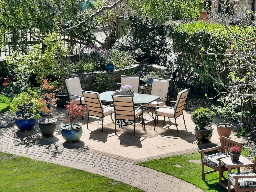 Фото The White Cottage B&b