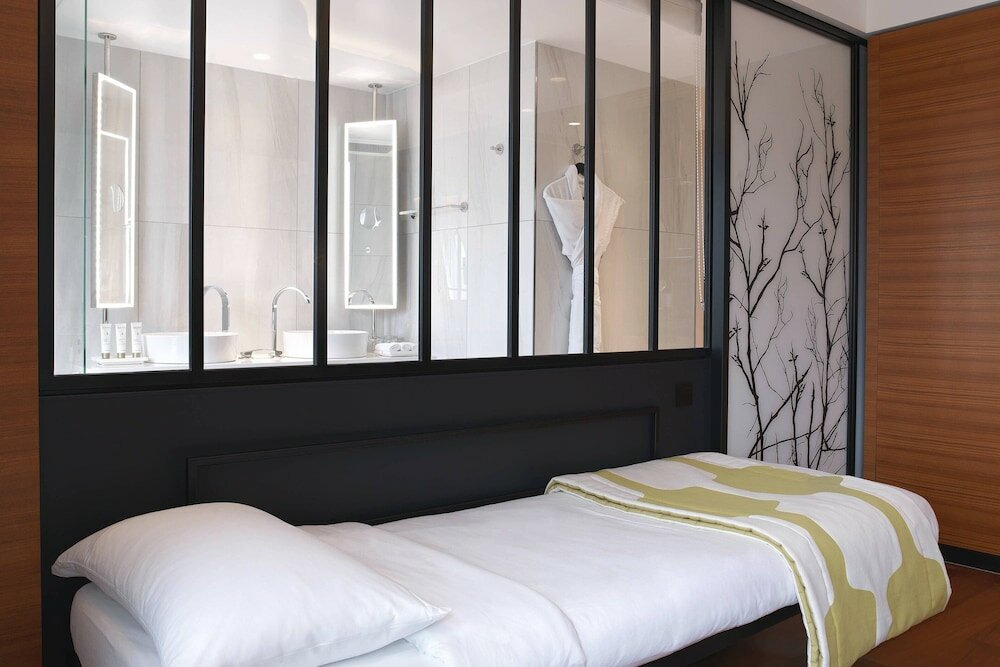 Фото Renaissance Paris Republique Hotel