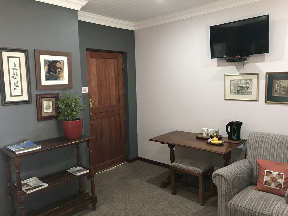 Фото The Crown Guesthouse