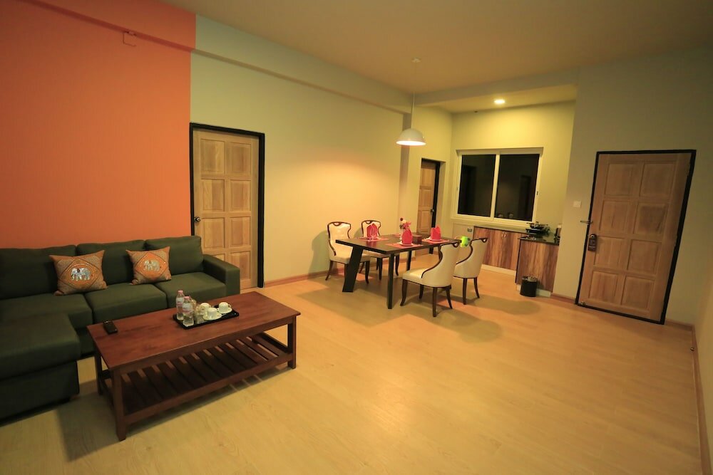 Фото Wh Hotel Thanlyin