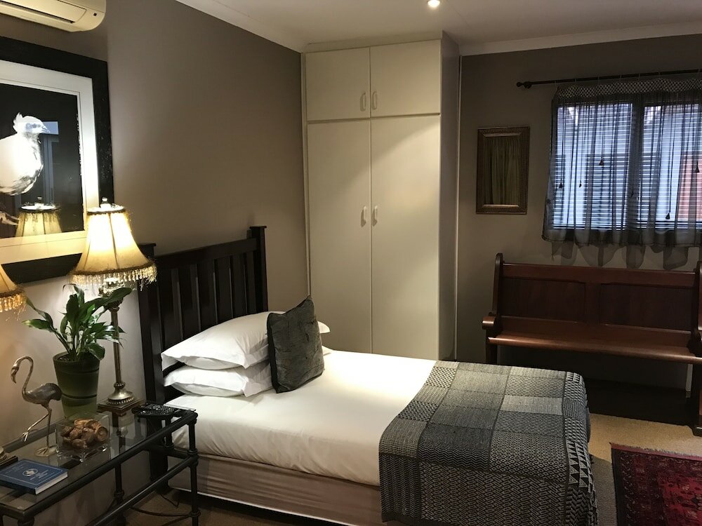 Фото The Crown Guesthouse