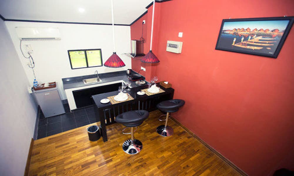 Фото Wh Hotel Thanlyin