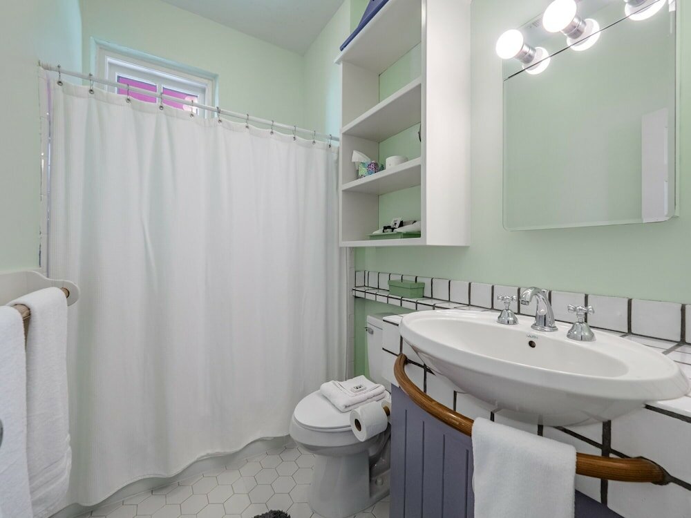 Фото Front Street Inn