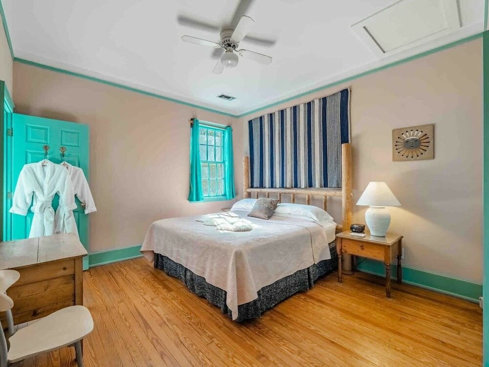 Фото Front Street Inn