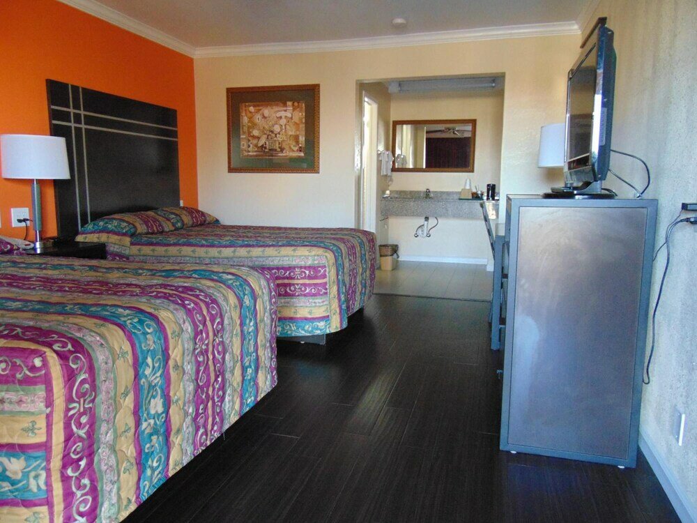 Фото The Heart of Texas Motel