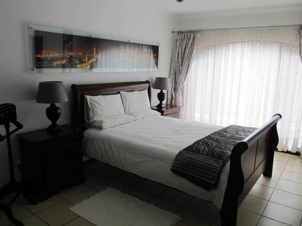 Фото Five A Morris