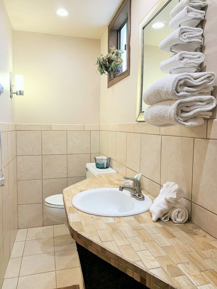 Фото Breakers Boutique Inn