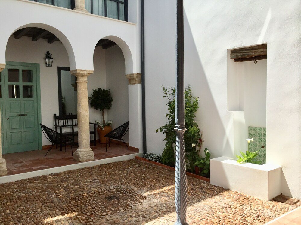 Фото Apartamentos Los Patios de la Juderia