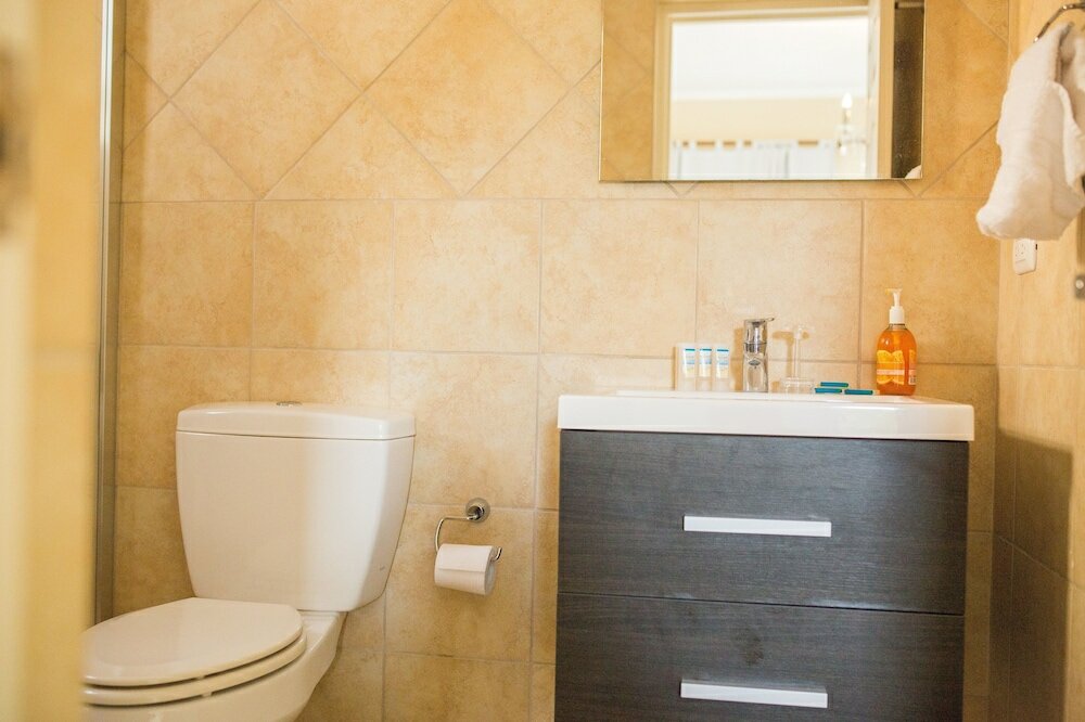 Фото Gold Coast Luxurious and Stylish Condo