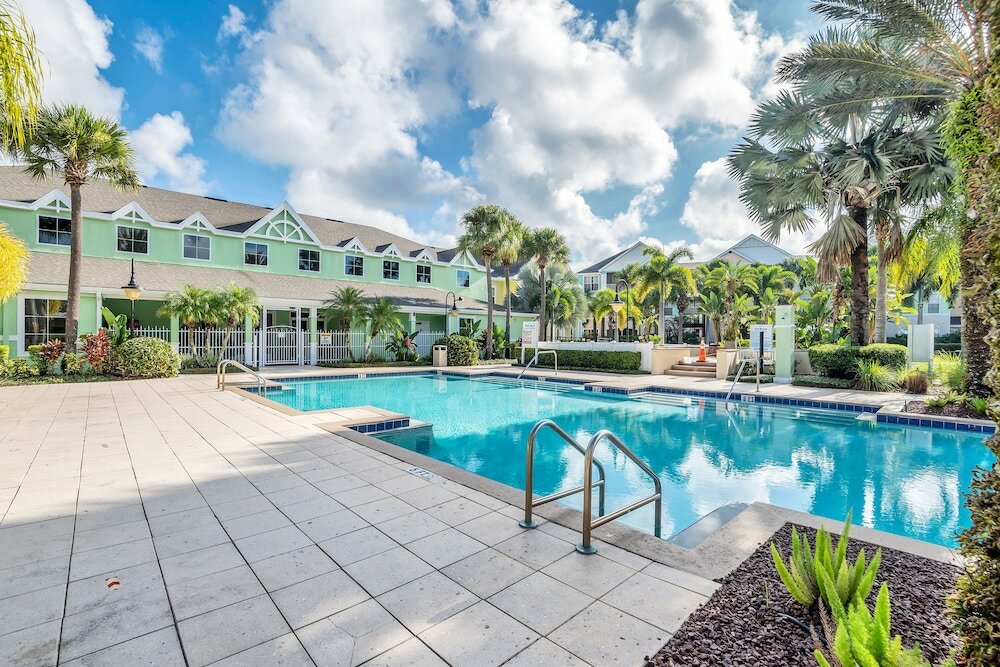 Фото Runaway Beach Club Resort