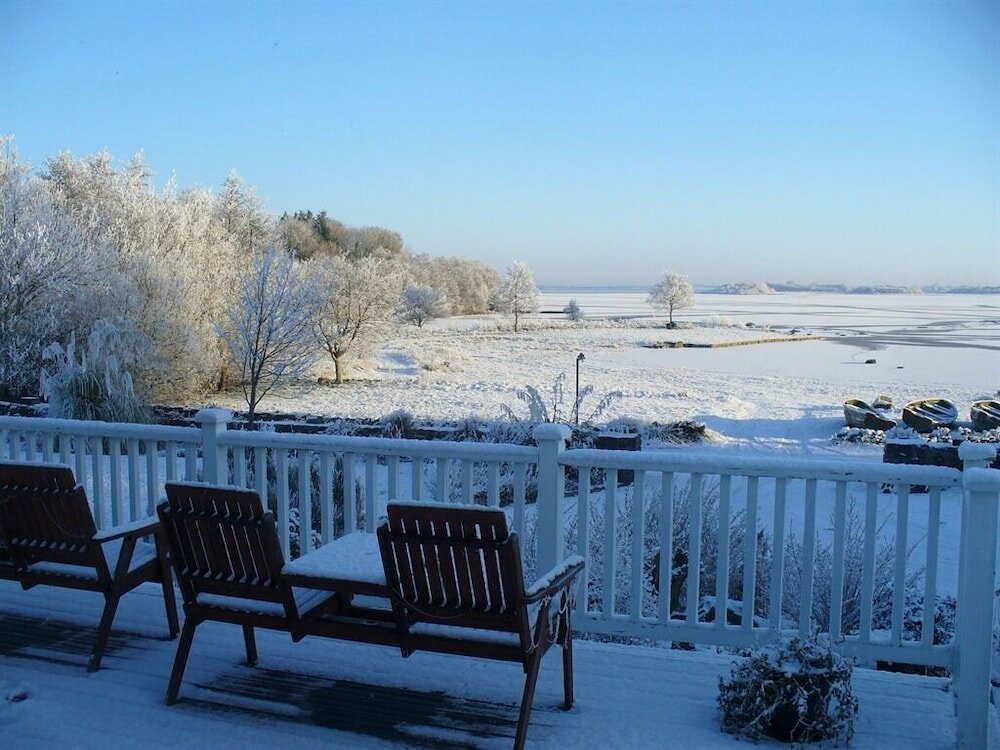 Фото The Waterfront House Country Home