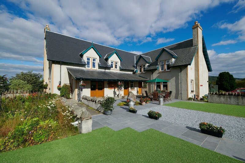 Гостиница Daviot Lodge