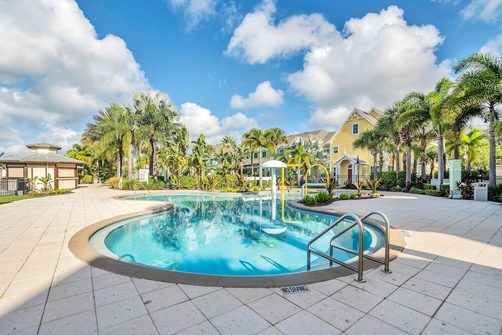 Фото Runaway Beach Club Resort