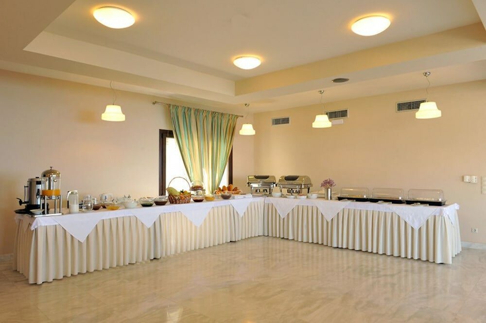 Фото Hotel Porto Plaza Beach Resort